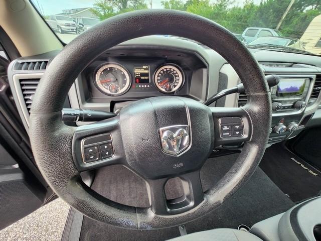 RAM 1500 4WD Quad Cab 140.5" Tradesman 2016