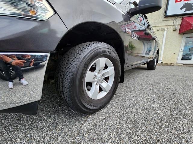 RAM 1500 4WD Quad Cab 140.5" Tradesman 2016