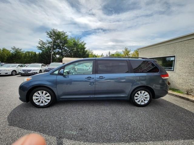 Toyota Sienna 5dr 7-Pass Van V6 LE AWD (Natl) 2014