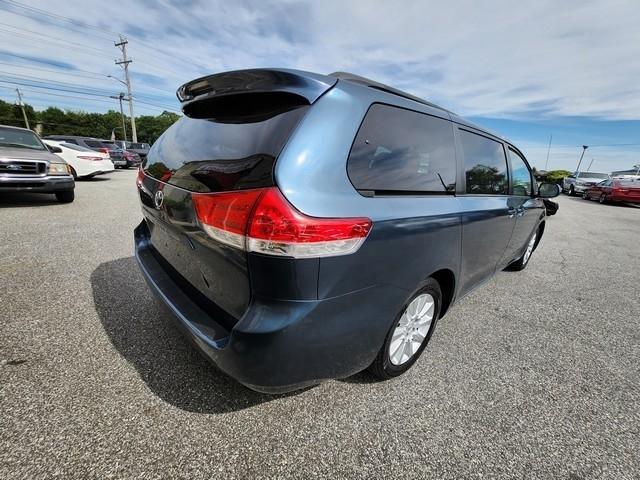 Toyota Sienna 5dr 7-Pass Van V6 LE AWD (Natl) 2014