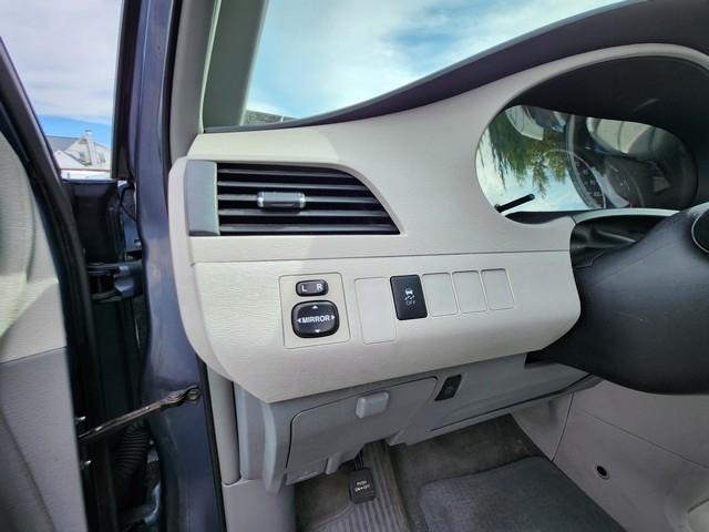 Toyota Sienna 5dr 7-Pass Van V6 LE AWD (Natl) 2014