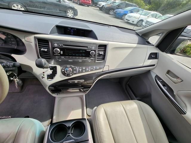 Toyota Sienna 5dr 7-Pass Van V6 LE AWD (Natl) 2014