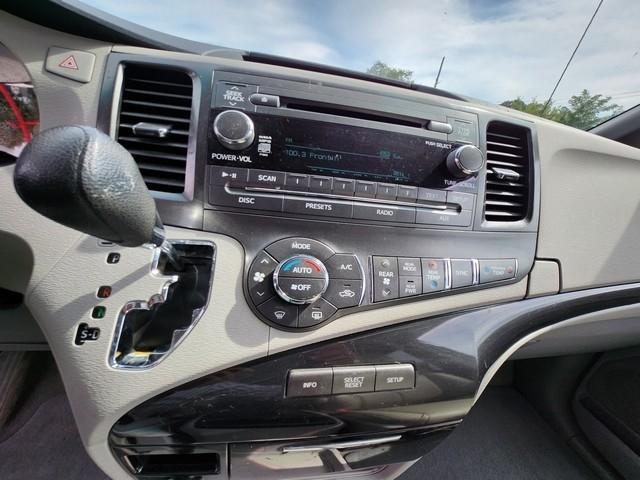 Toyota Sienna 5dr 7-Pass Van V6 LE AWD (Natl) 2014