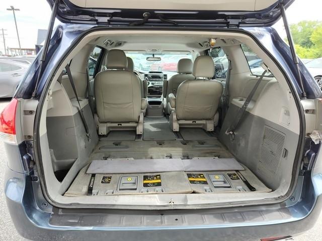 Toyota Sienna 5dr 7-Pass Van V6 LE AWD (Natl) 2014