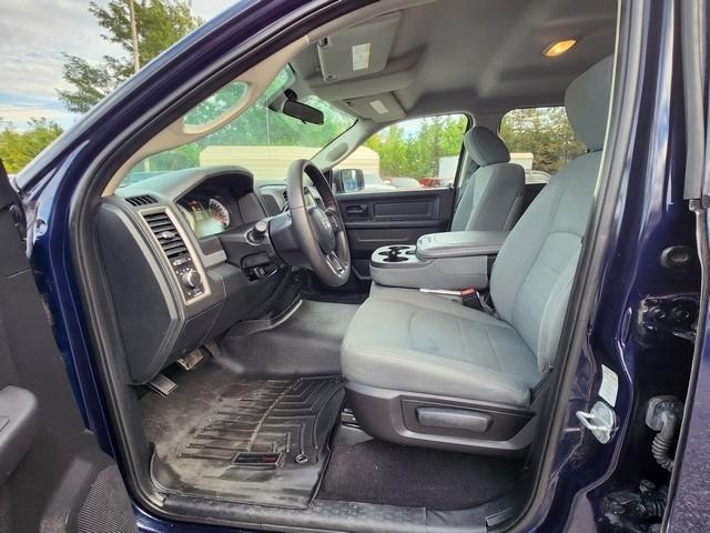 RAM 1500 4WD Quad Cab 140.5" Tradesman 2015