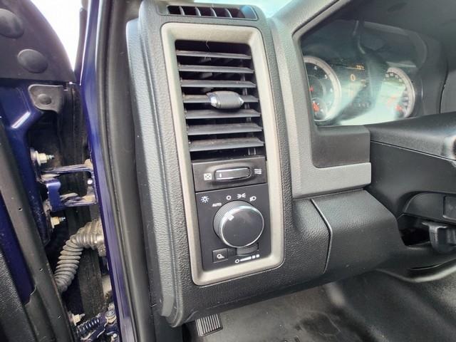 RAM 1500 4WD Quad Cab 140.5" Tradesman 2015