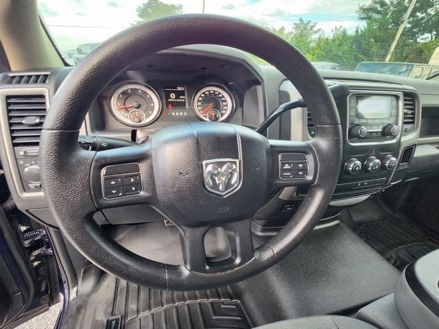 RAM 1500 4WD Quad Cab 140.5" Tradesman 2015