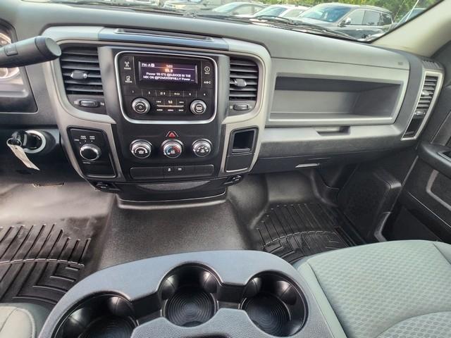 RAM 1500 4WD Quad Cab 140.5" Tradesman 2015