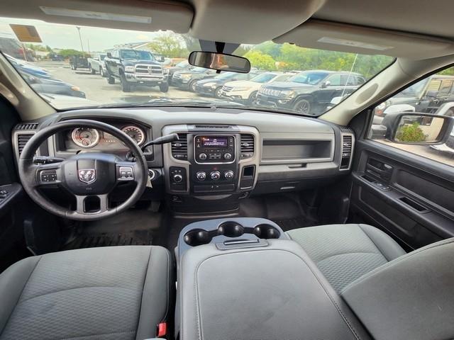 RAM 1500 4WD Quad Cab 140.5" Tradesman 2015