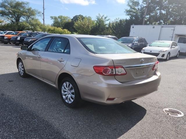 Toyota Corolla 4dr Sdn Auto LE Special Edition (Natl) 2013