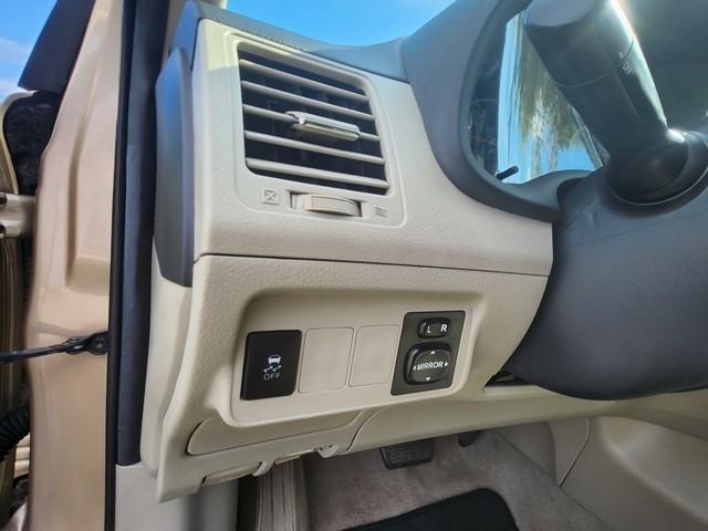 Toyota Corolla 4dr Sdn Auto LE Special Edition (Natl) 2013