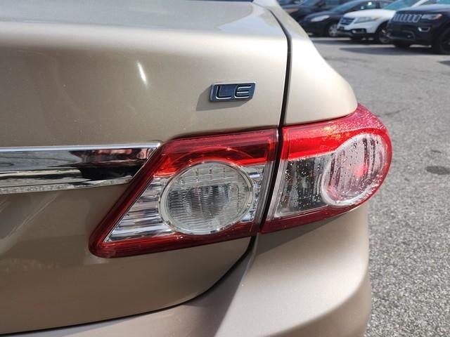 Toyota Corolla 4dr Sdn Auto LE Special Edition (Natl) 2013