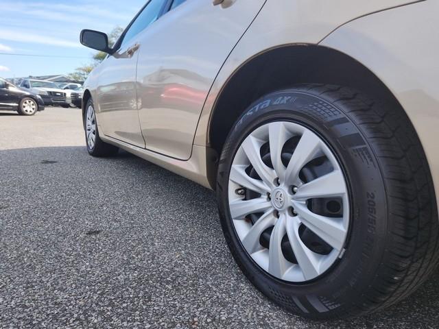 Toyota Corolla 4dr Sdn Auto LE Special Edition (Natl) 2013