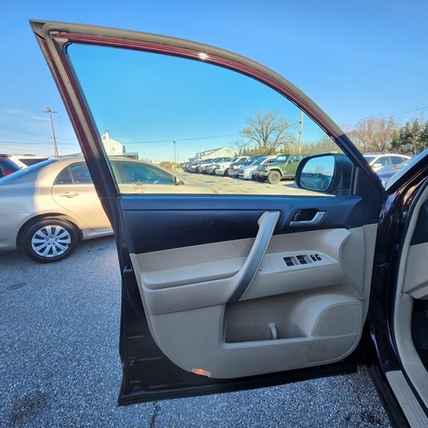 Toyota Highlander 4WD 4dr V6 (Natl) 2012