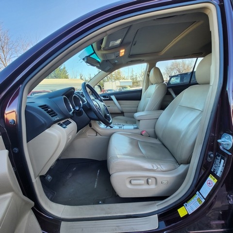 Toyota Highlander 4WD 4dr V6 (Natl) 2012