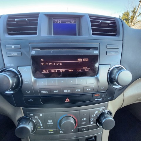 Toyota Highlander 4WD 4dr V6 (Natl) 2012