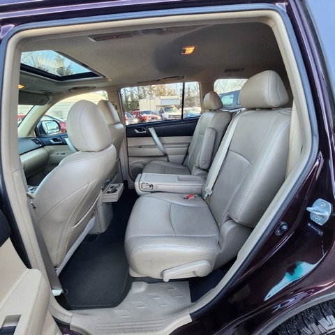 Toyota Highlander 4WD 4dr V6 (Natl) 2012