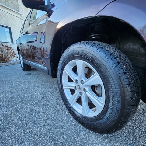 Toyota Highlander 4WD 4dr V6 (Natl) 2012