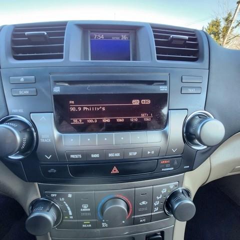 Toyota Highlander 4WD 4dr V6 (Natl) 2012