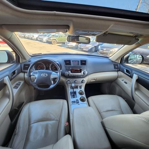 Toyota Highlander 4WD 4dr V6 (Natl) 2012