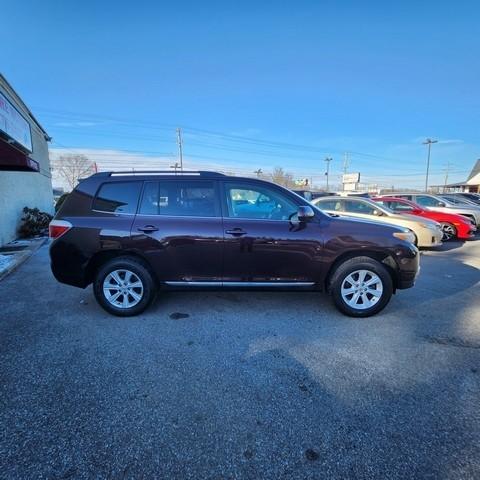 Toyota Highlander 4WD 4dr V6 (Natl) 2012