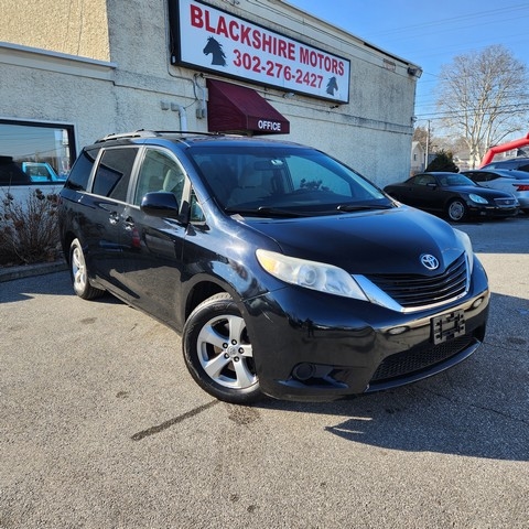 Toyota Sienna 5dr 8-Pass Van LE FWD (Natl) 2015