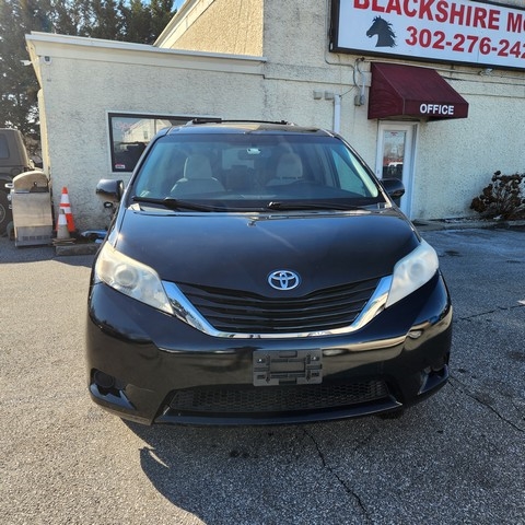 Toyota Sienna 5dr 8-Pass Van LE FWD (Natl) 2015