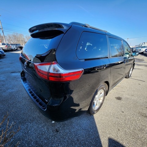 Toyota Sienna 5dr 8-Pass Van LE FWD (Natl) 2015