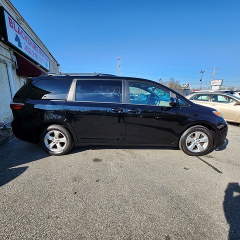 Toyota Sienna 5dr 8-Pass Van LE FWD (Natl) 2015