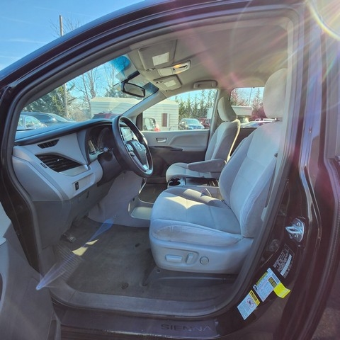 Toyota Sienna 5dr 8-Pass Van LE FWD (Natl) 2015