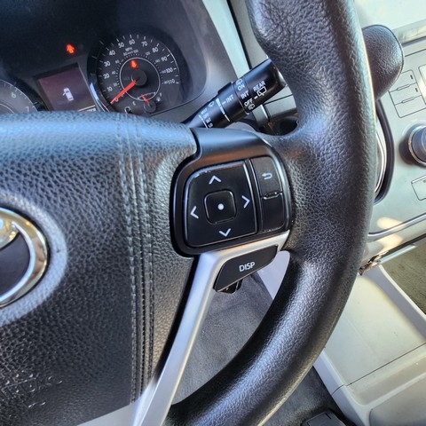 Toyota Sienna 5dr 8-Pass Van LE FWD (Natl) 2015