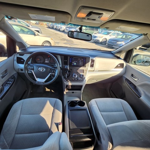 Toyota Sienna 5dr 8-Pass Van LE FWD (Natl) 2015