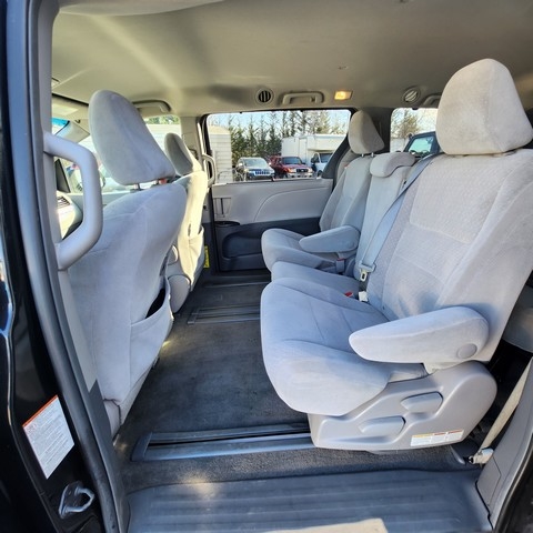 Toyota Sienna 5dr 8-Pass Van LE FWD (Natl) 2015