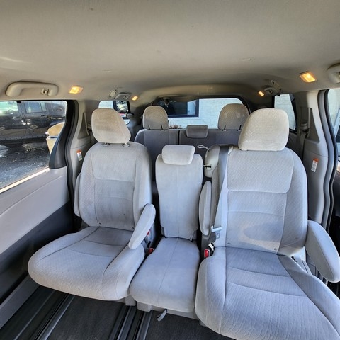 Toyota Sienna 5dr 8-Pass Van LE FWD (Natl) 2015