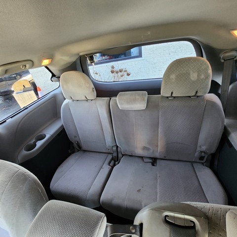 Toyota Sienna 5dr 8-Pass Van LE FWD (Natl) 2015