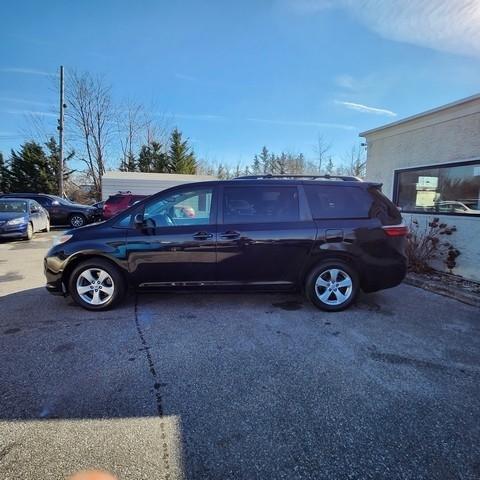 Toyota Sienna 5dr 8-Pass Van LE FWD (Natl) 2015