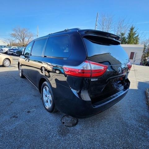 Toyota Sienna 5dr 8-Pass Van LE FWD (Natl) 2015