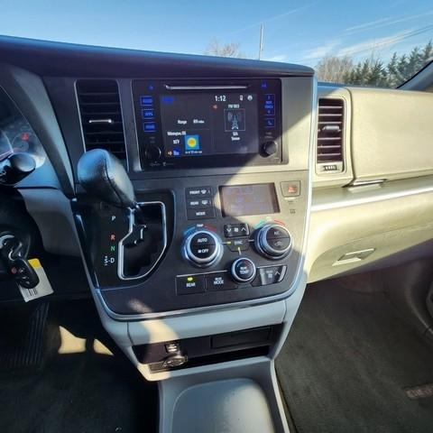 Toyota Sienna 5dr 8-Pass Van LE FWD (Natl) 2015