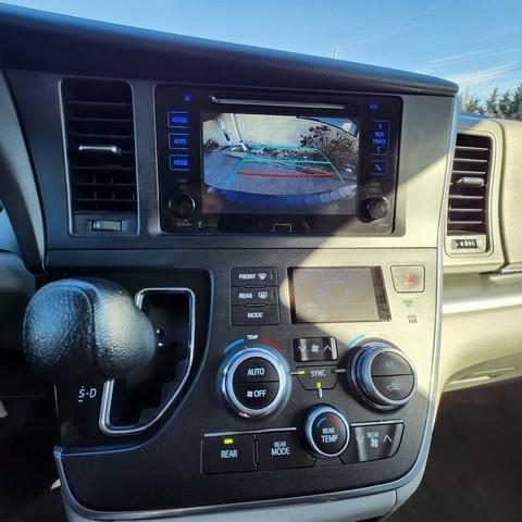 Toyota Sienna 5dr 8-Pass Van LE FWD (Natl) 2015