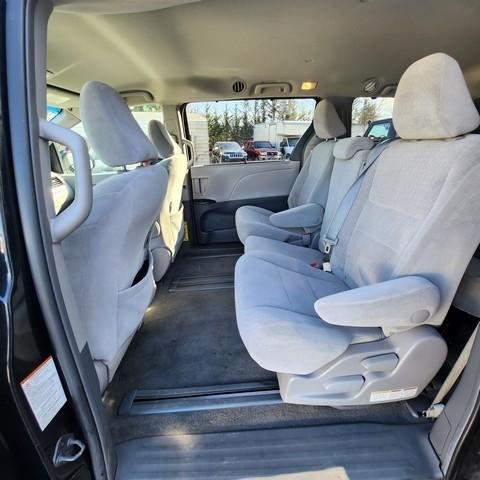 Toyota Sienna 5dr 8-Pass Van LE FWD (Natl) 2015