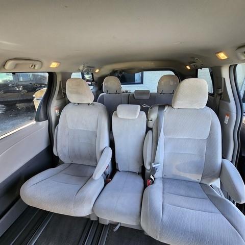 Toyota Sienna 5dr 8-Pass Van LE FWD (Natl) 2015