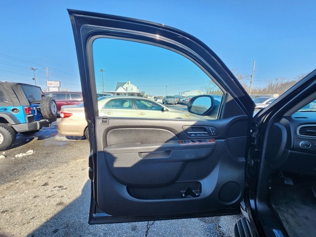 Chevrolet Suburban 4WD 4dr LTZ 2014