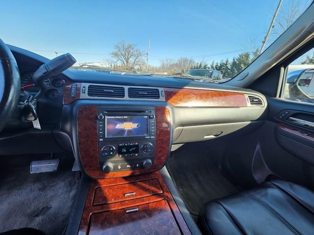 2014 Chevrolet Suburban 4WD 4dr LTZ