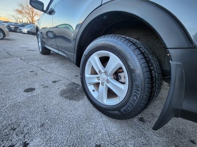 Toyota RAV4 AWD 4dr XLE (Natl) 2013