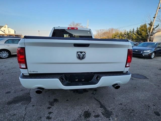 RAM 1500 4WD Quad Cab 140.5" Express 2015