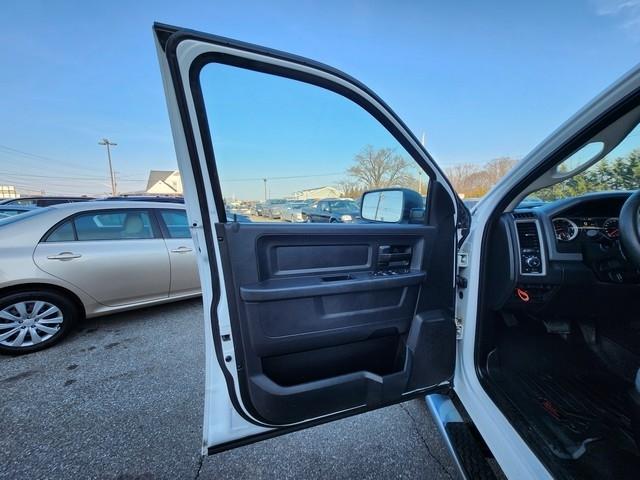 RAM 1500 4WD Quad Cab 140.5" Express 2015