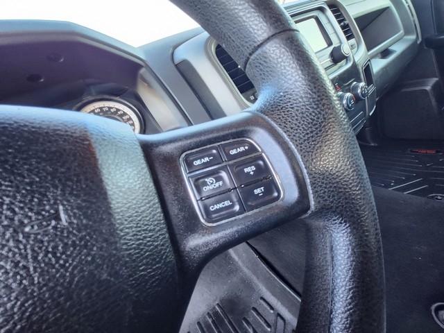 RAM 1500 4WD Quad Cab 140.5" Express 2015