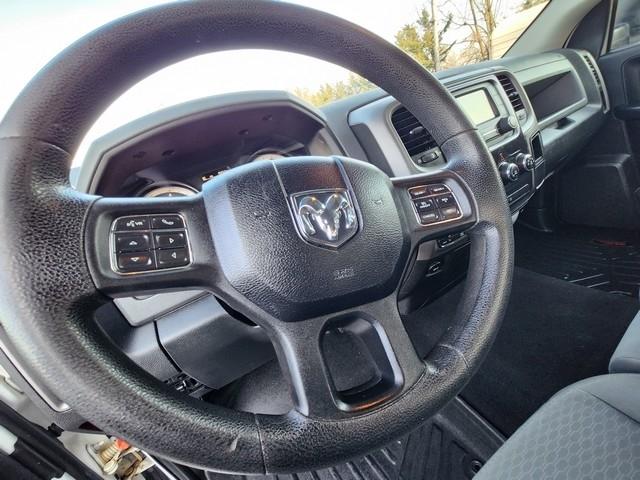 RAM 1500 4WD Quad Cab 140.5" Express 2015