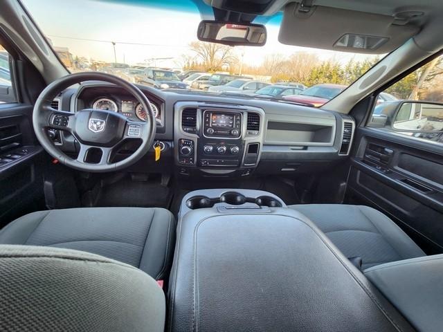 RAM 1500 4WD Quad Cab 140.5" Express 2015