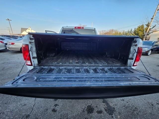 RAM 1500 4WD Quad Cab 140.5" Express 2015